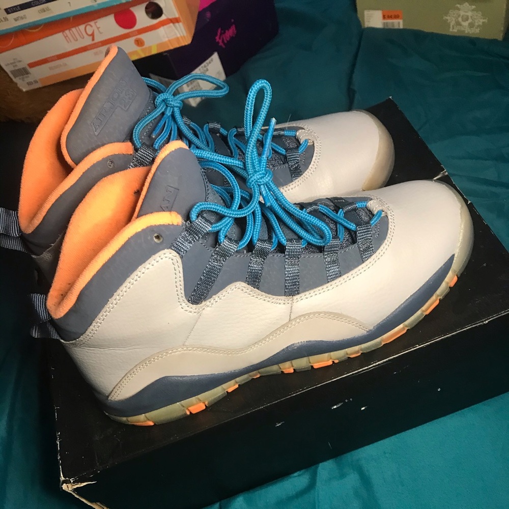 Shoes - Picture 2 of 3
